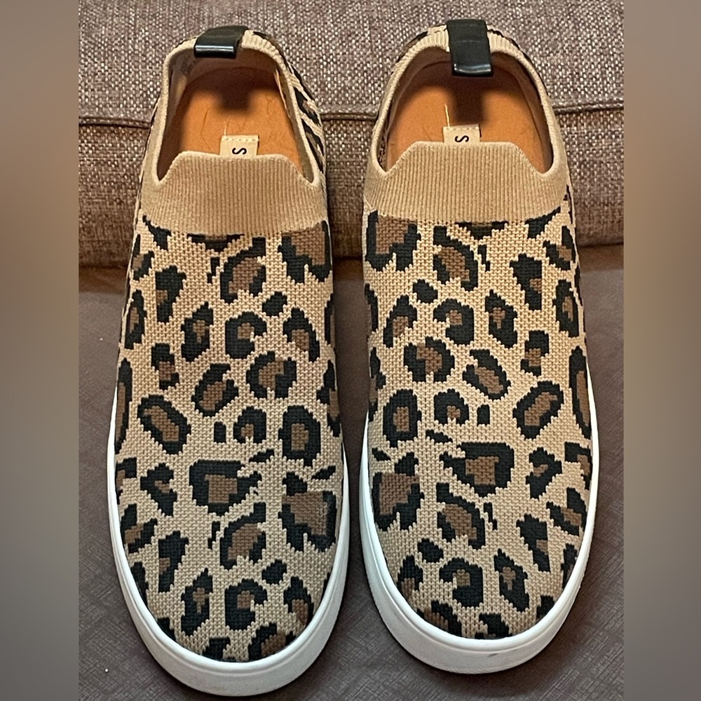 Steve Madden Tan and Black knit Leopard Slip-On shoes